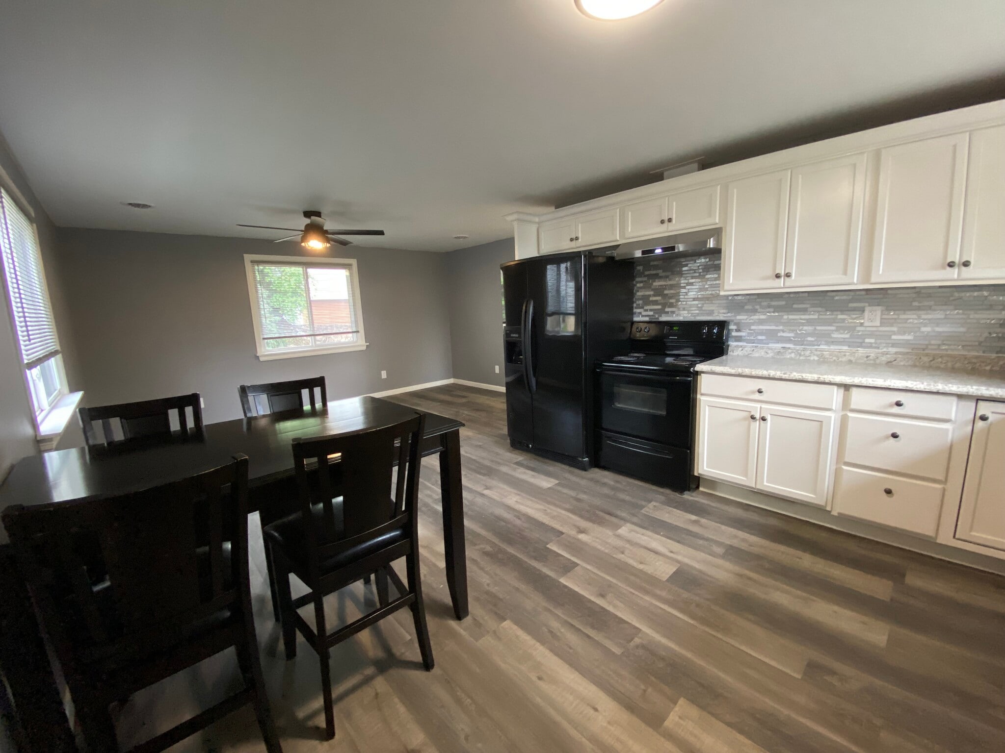 Open concept kitchen - 103 Onyx St