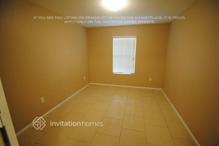 Building Photo - 13442 W Rose Ln