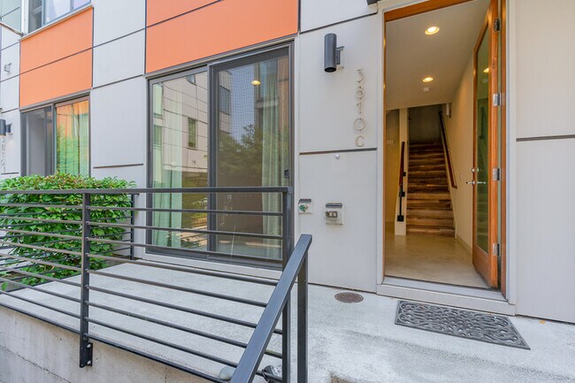 Primary Photo - 3810 California Ave SW