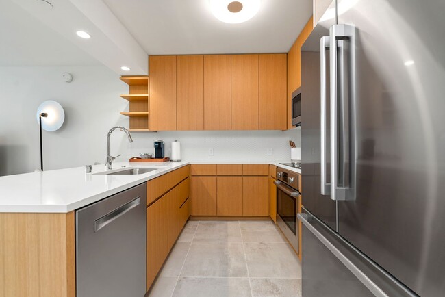 Building Photo - Sky Ala Moana (West) #3305 - Fully Furnished 1 BR/1 BA/1 Parking