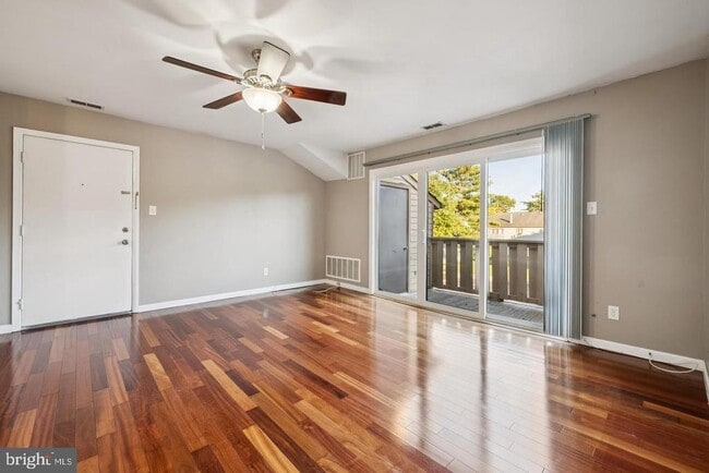 Building Photo - 706 Woodhollow Dr