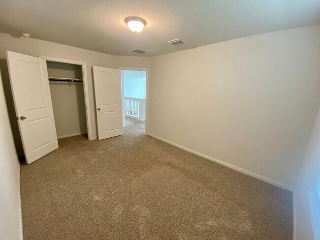 Building Photo - Spacious 4/2.5 beauty ~ Refrigerator/Washe...