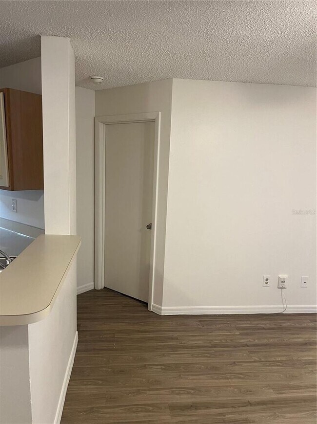 Building Photo - Lake Mary Charmer