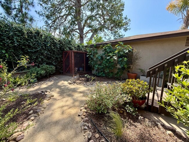 Building Photo - Unique 4 Bedroom House with OCEAN VIEWS in Sunset Cliffs! Fully Furnished! 6 Month Lease Term!