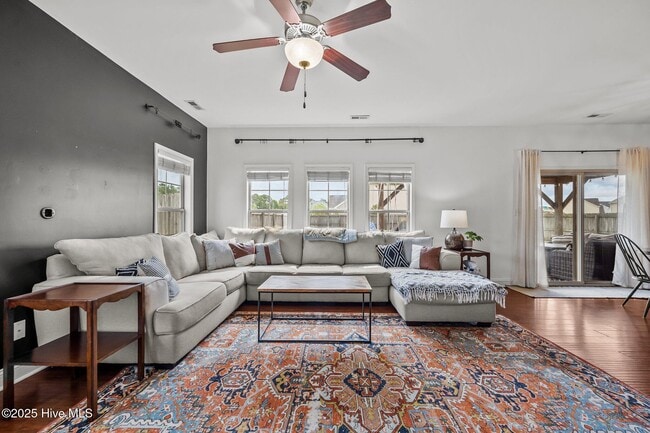 Building Photo - 300 Onyx Ct