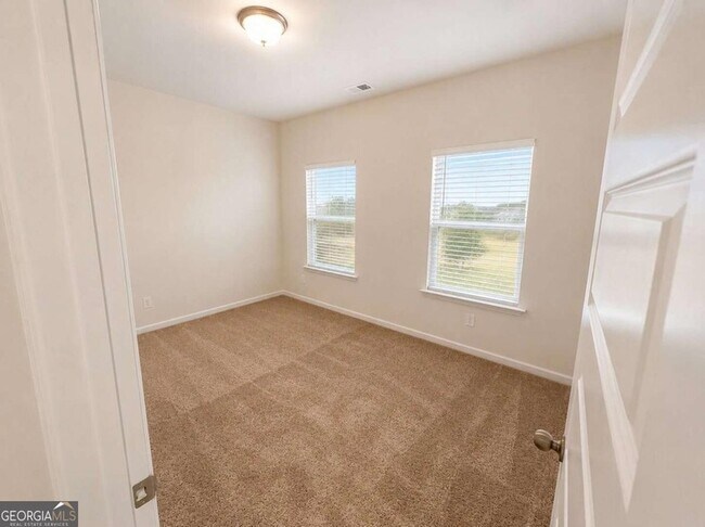 Building Photo - 3 Longbrooke Dr SE