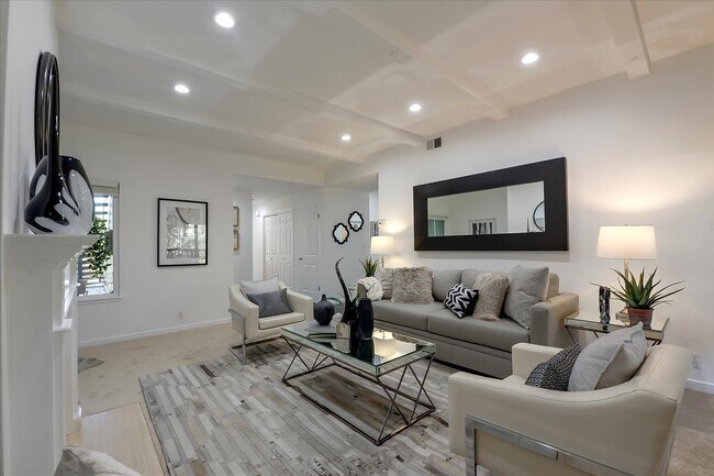 Building Photo - 1150 Pine St