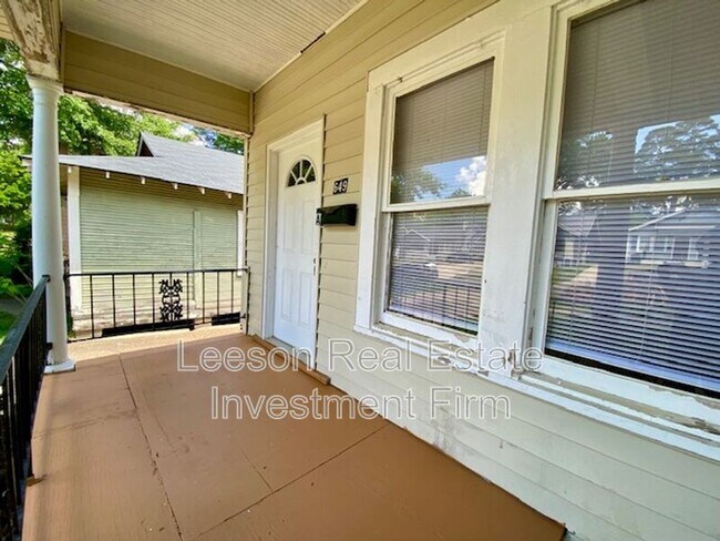 Building Photo - 649 Merrick St