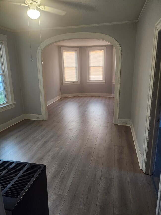 Building Photo - 538 8th Ave