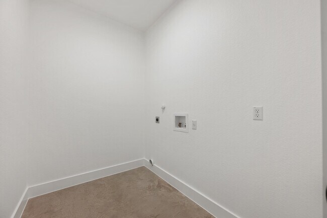 Building Photo - 830 Woodland Hills Dr