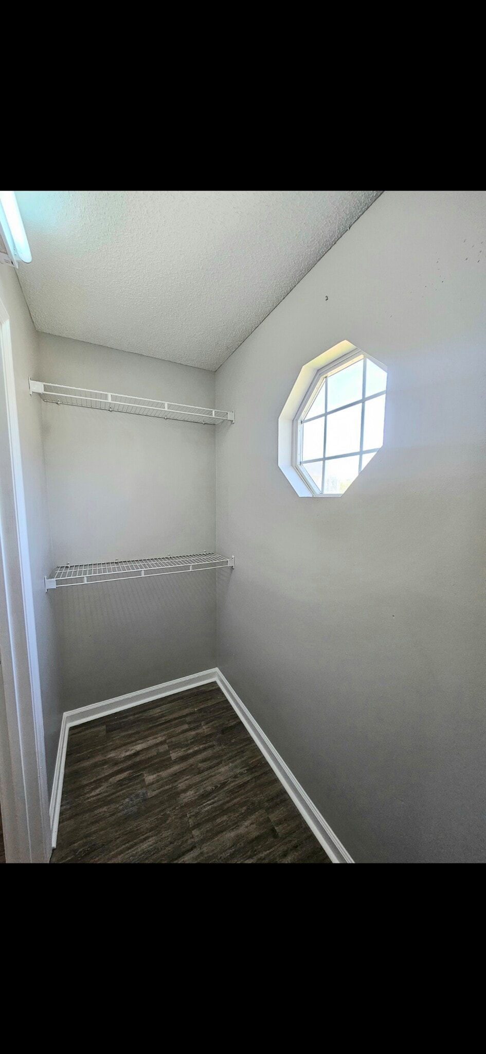 Master closet - 112 W Oak Manor Ct