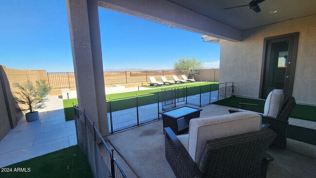 Building Photo - 2874 E Magdalena Dr