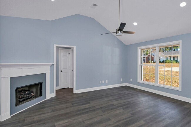 Building Photo - Beautifully Updated 3BR Home Minutes from Fort Jackson, VA Hospital & I-77