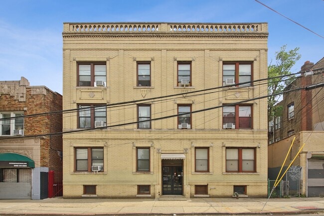 Building Photo - 122A Baldwin Ave