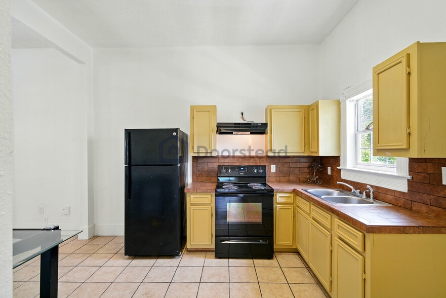 Building Photo - 814 35th St