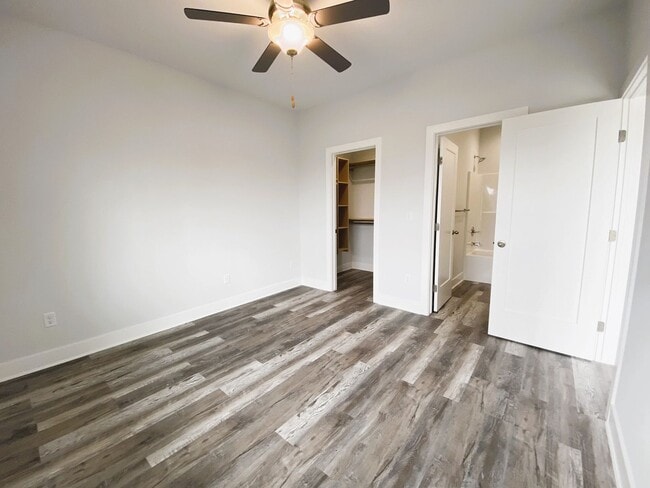 Building Photo - 5474 N Colburn Ct