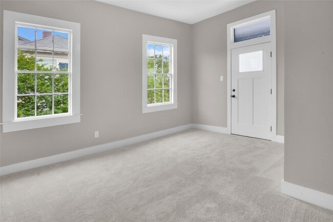 Building Photo - 614 11th St