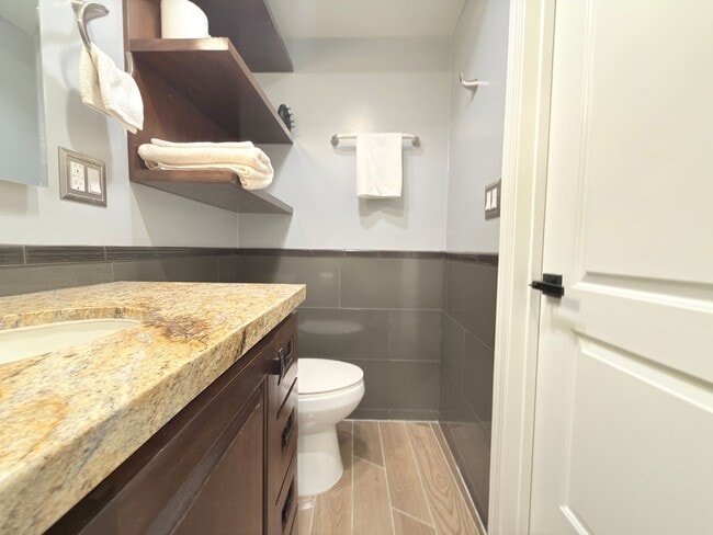 Building Photo - Vista Pl &amp; Marie Ave