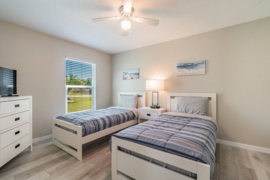 Building Photo - 4477 Sanibel Way