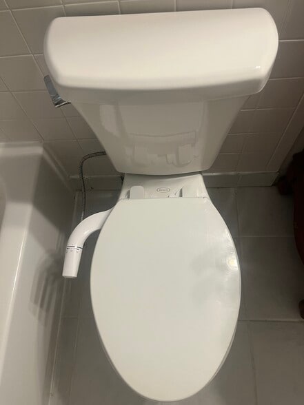 Toilet with bidet - 1822 A, Lela Lane