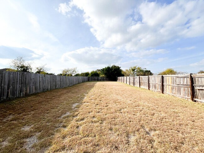 Building Photo - 1913 Charleston Ct