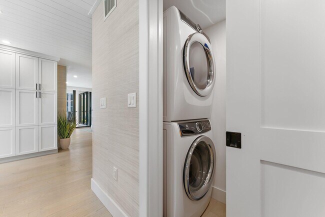 Building Photo - 19800 Sandpointe Bay Dr