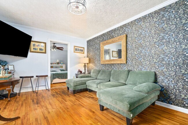 Building Photo - House in Auburn Available NOW!