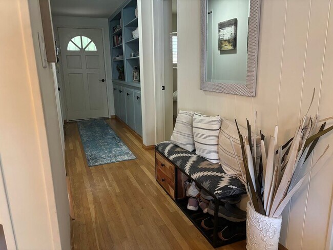 Building Photo - Fully Furnished 2 Bed / 1 Bath Condo Near Downtown La Mesa