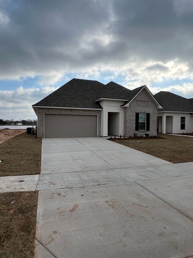 Building Photo - 17 Venecia Ct