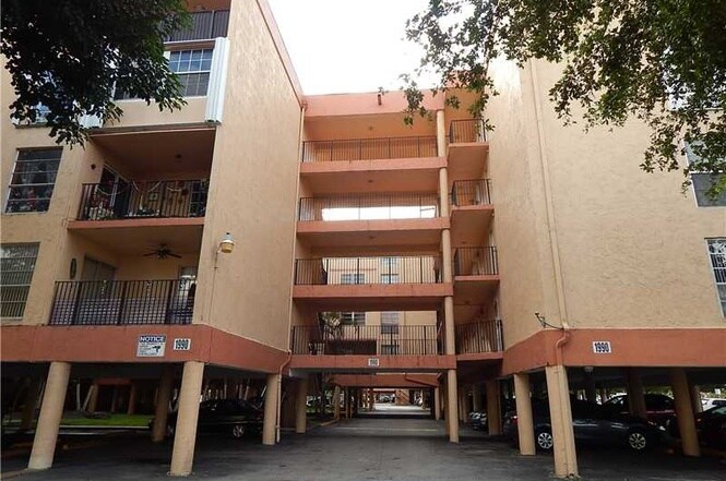 Building Photo - 1990 W 56th St