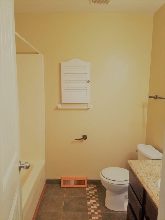 Building Photo - Spacious ranch home for rent