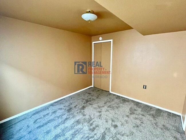 Building Photo - 4730 Cove Ct