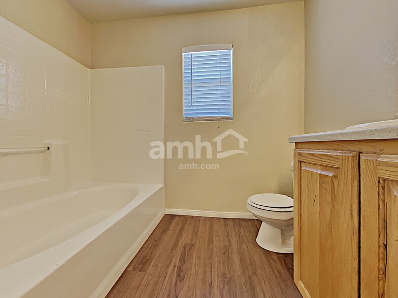 Building Photo - 6526 Brook Cottage Ln