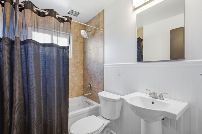 Building Photo - DELHI - Charming Brick Cape Cod 3-4 bed 1.5 bath.