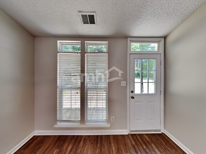 Building Photo - 1720 Silverberry Ct