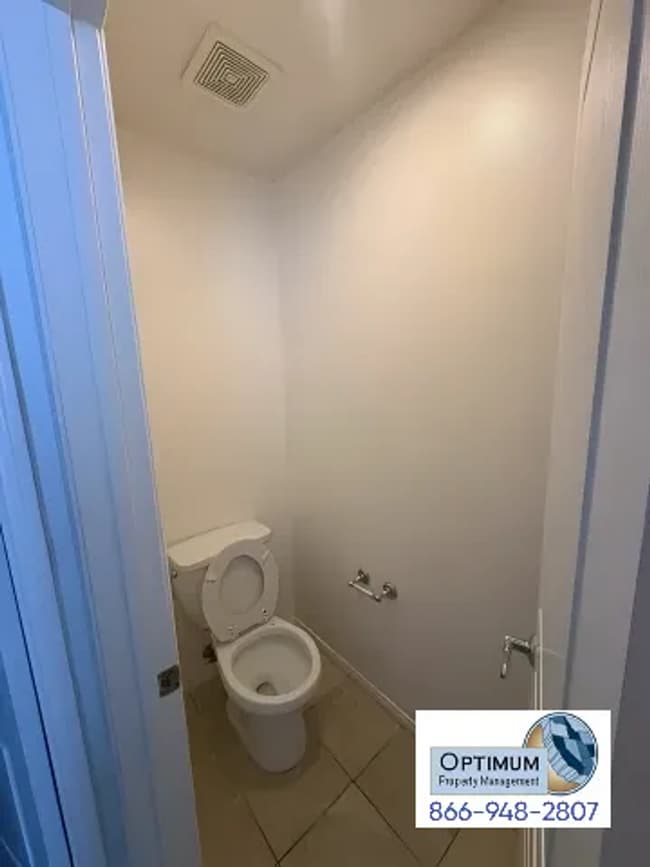 Building Photo - Beautiful 4-bedroom, 3-bathroom two-story home located in a desirable HOA community