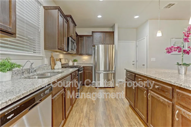 Building Photo - 424 Wapiti Rd
