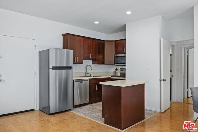 Building Photo - 1440 Veteran Ave