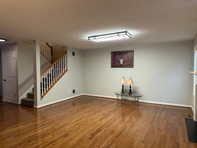 Building Photo - 1841 Vista Dr