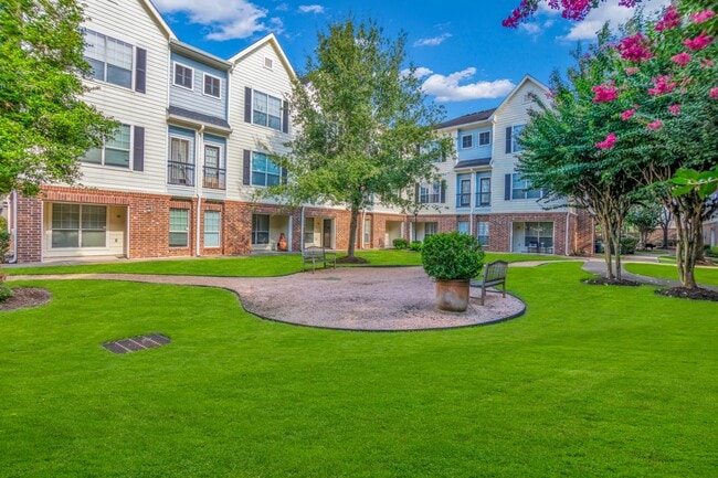 Building Photo - 9200 Westheimer Rd