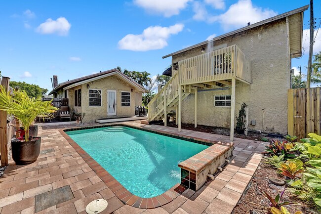 Building Photo - 1627 N Ocean Breeze