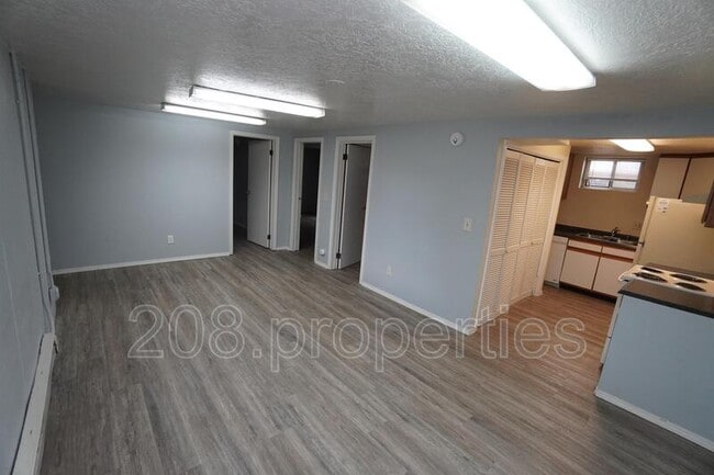 Building Photo - 1229 S Lincoln Ave