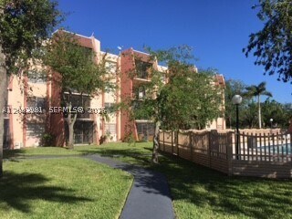 Building Photo - 13701 SW Kendale Lakes Cir