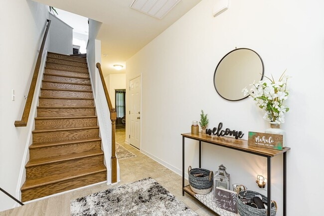 Building Photo - Gorgeous and Modern Home Available