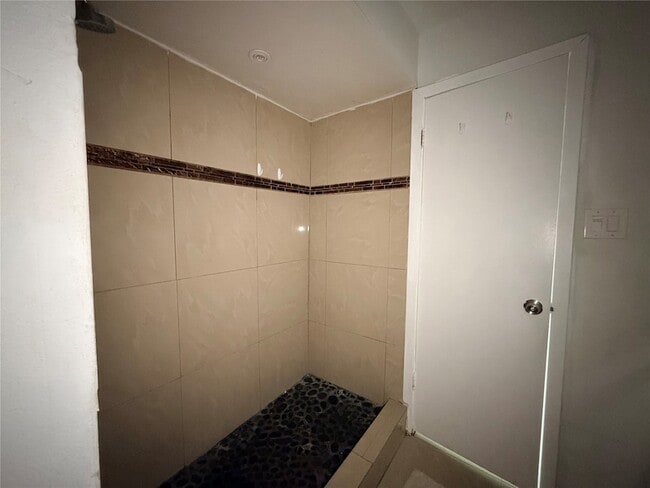 Building Photo - 7700 Creekbend Dr