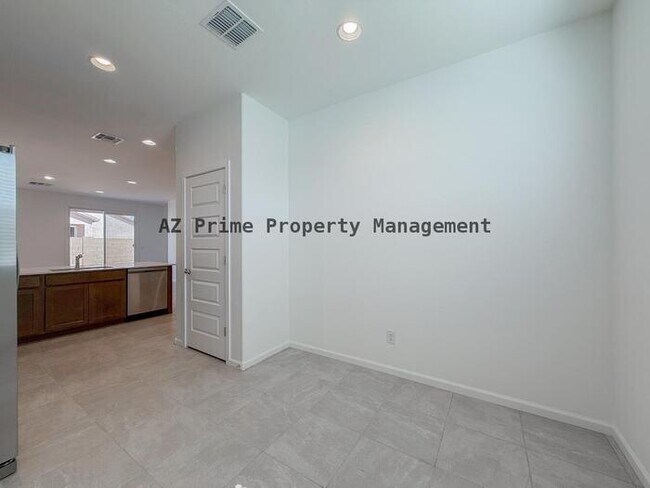 Building Photo - 9810 W Pinchot Ave