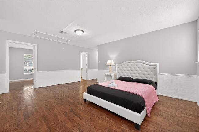 Building Photo - 3815 Fernglade Dr