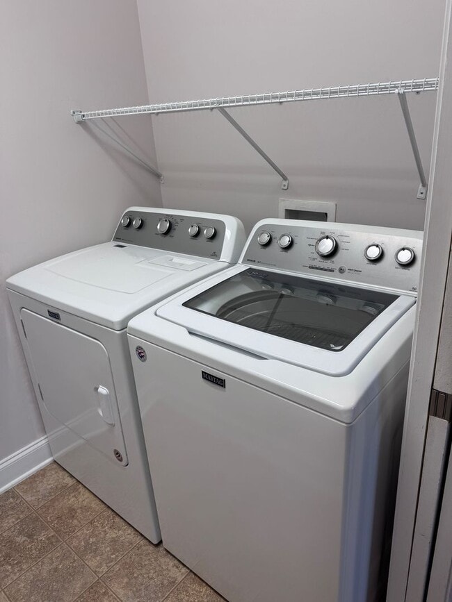 Building Photo - Central AVL Condo - Huge Deck, Views and Community Pool