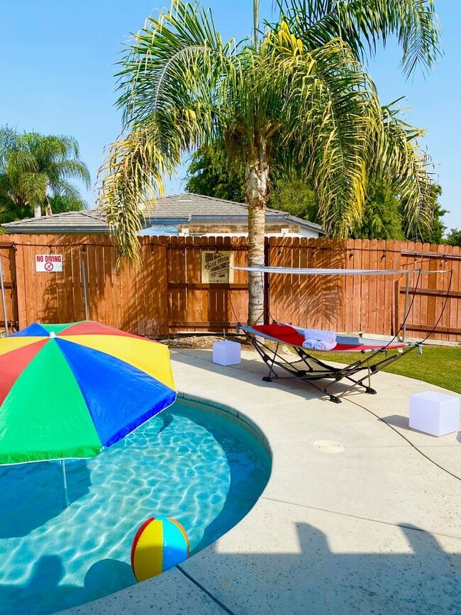 Building Photo - Best Deal in SW Bakersfield. Fully furnished home with a Pool