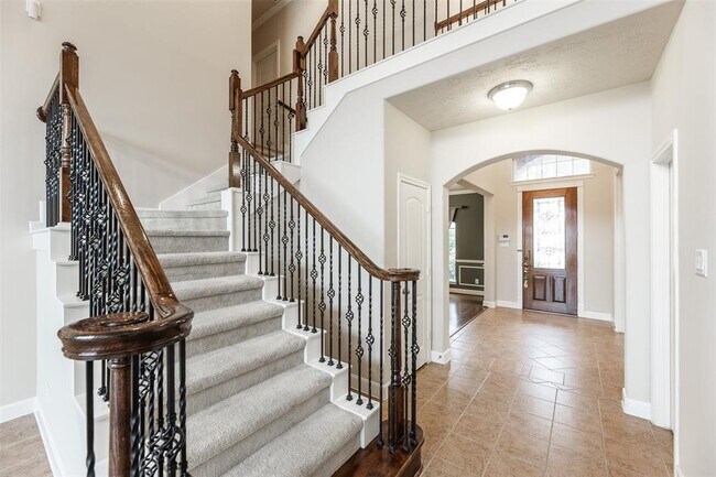 Building Photo - 28506 Woodlark Dr